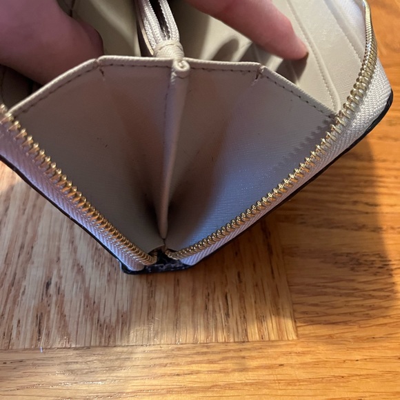 🍁Like New Michael Kors Wallet🌲 - Picture 14 of 16